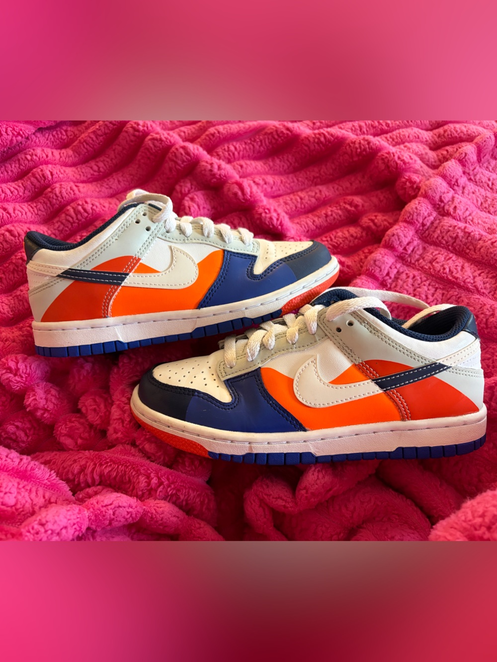 Nike Kids Low-Top Sneakers in White, Blue & Orange
